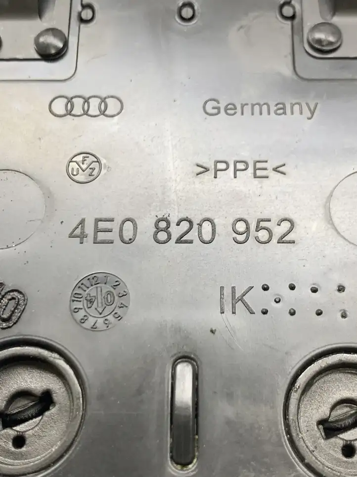 Audi A8 S8 D3 4E (2002 - 2005) 4E0820952 Центральный воздушный дефлектор — фото 3