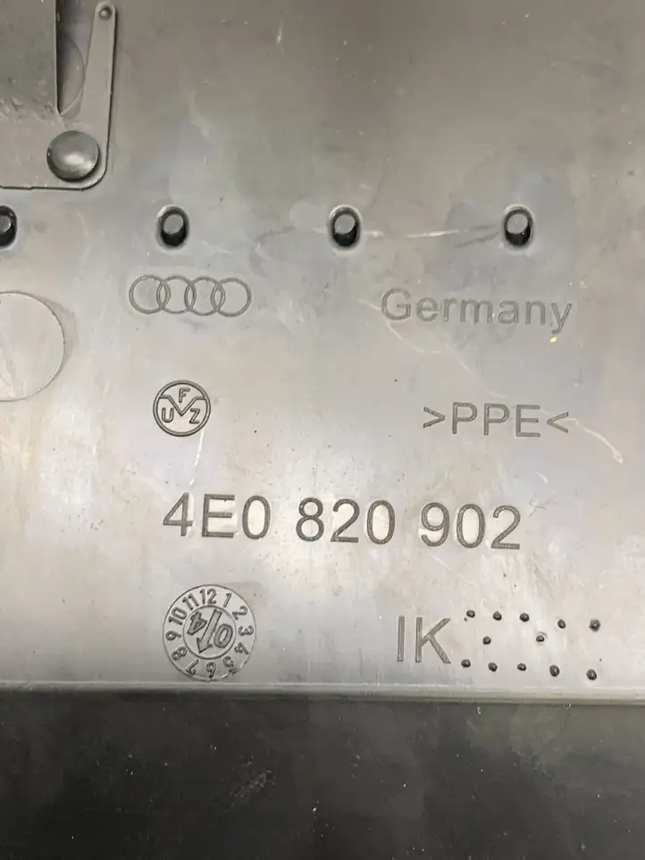 Audi A8 S8 D3 4E (2002 - 2005) 4E0820902 Боковой воздушный дефлектор — фото 2