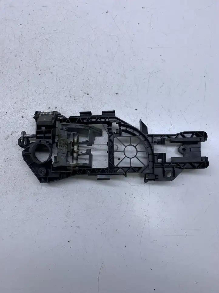 Volkswagen PASSAT B6 (2005 - 2010)  3C0837885J Крепление для наружной ручки задней двери
