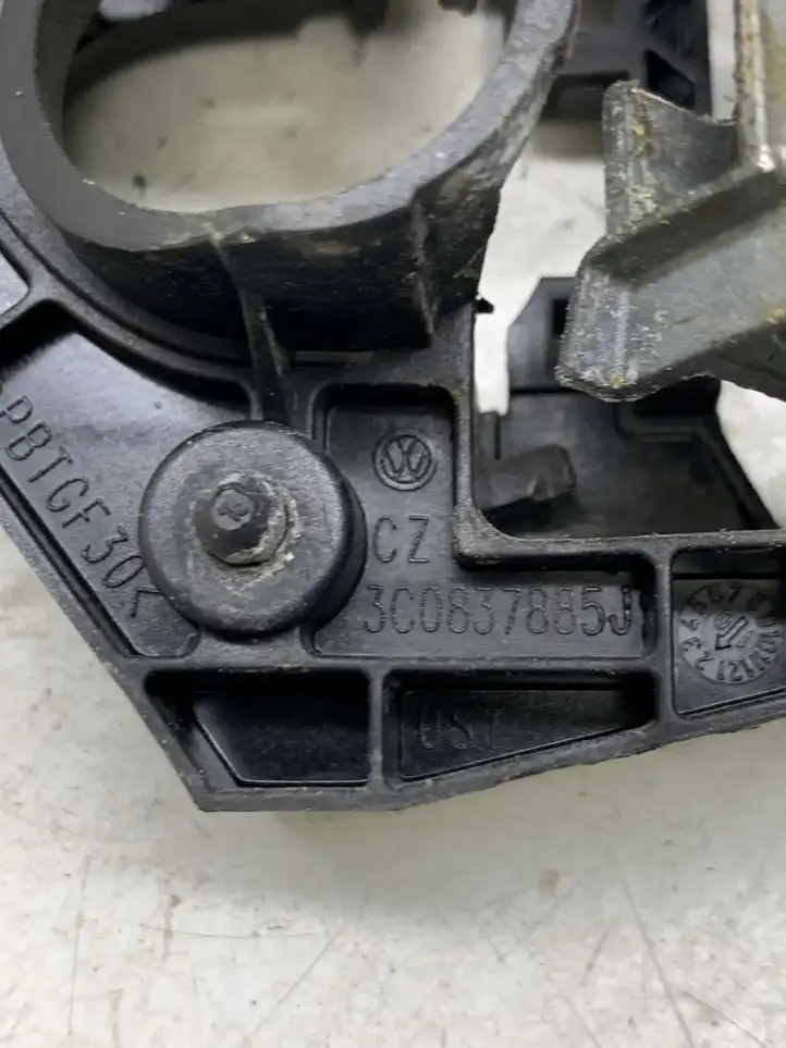 Volkswagen PASSAT B6 (2005 - 2010)  3C0837885J Крепление для наружной ручки задней двери