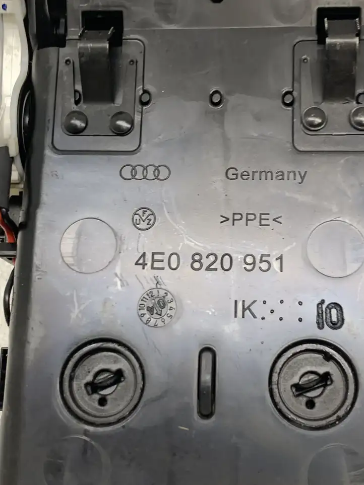 Audi A8 S8 D3 4E (2002 - 2005) 4E0820951 Центральный воздушный дефлектор — фото 2