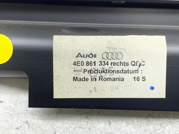 Audi A8 (2002 - 2005)  4E0861334 Солнцезащитная шторка крышки багажника