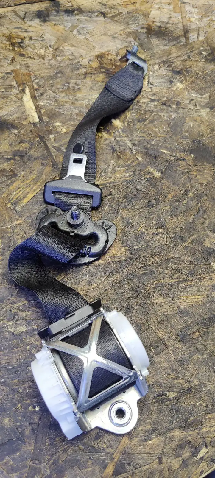 BMW 3 F30 F35 F31 (2012 - 2018)  34078319D Передний ремень безопасности