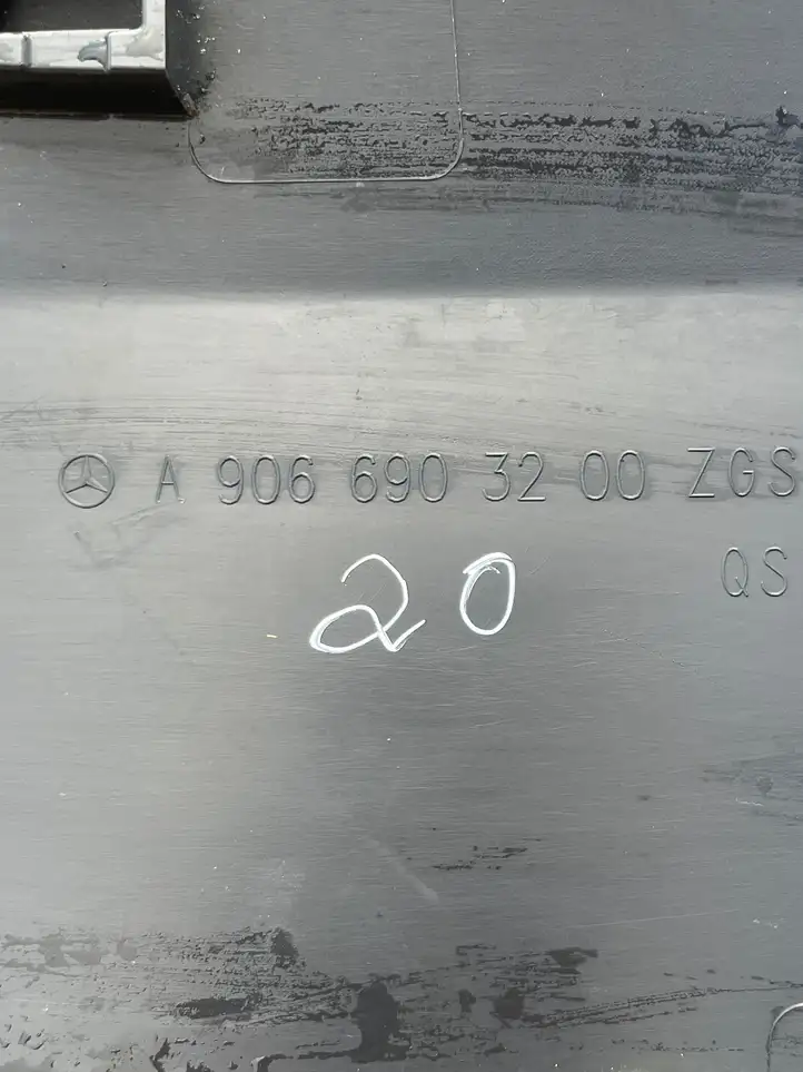 Mercedes-Benz Sprinter W906 (2006 - 2018) a9066903200 Молдинг заднего крыла — фото 3