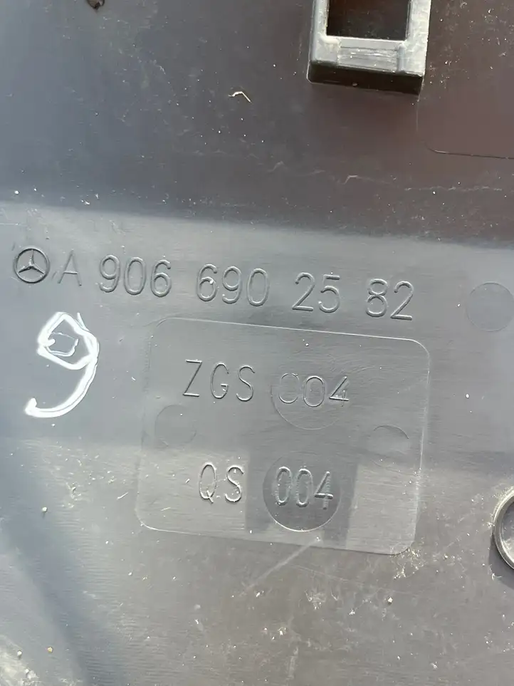 Mercedes-Benz Sprinter W906 (2006 - 2018) A9066902582 Молдинг заднего крыла — фото 3