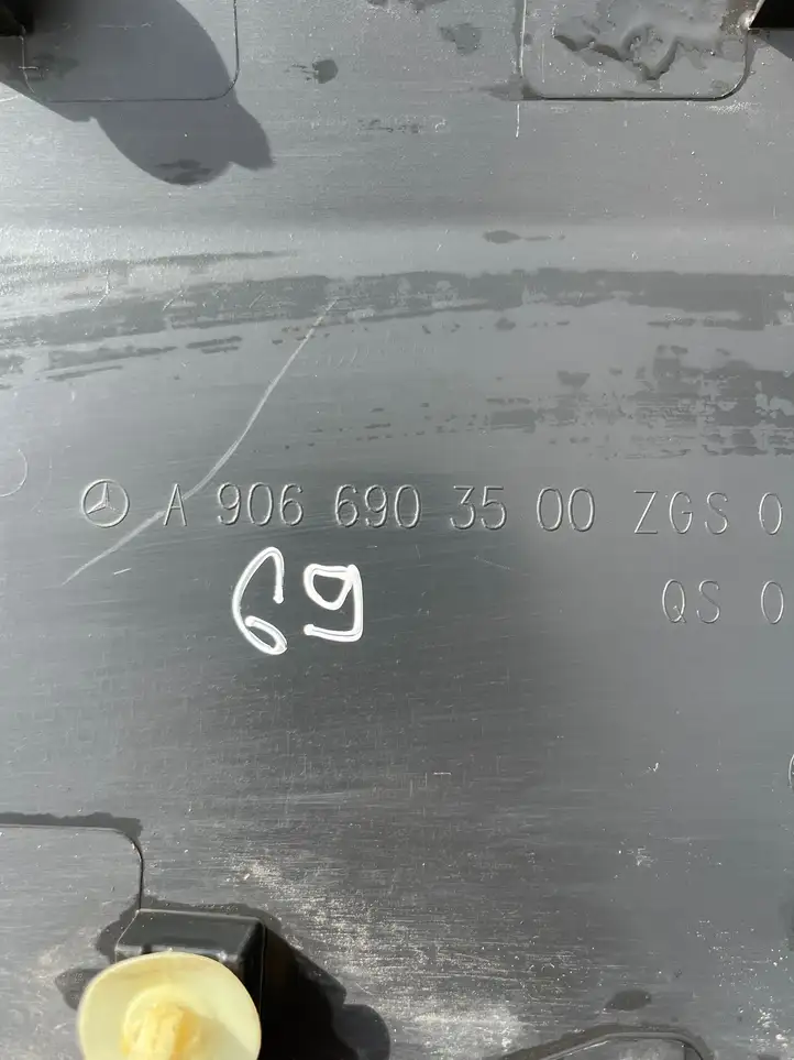 Mercedes-Benz Sprinter W906 (2006 - 2018)  A9066903500 молдинг на заднем крыле