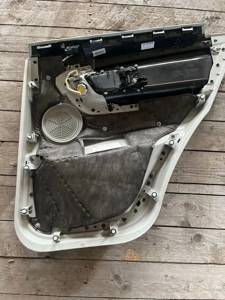 Land Rover Discovery Sport (2014 - 2019) FK7227503 Обшивка задней двери — фото 2