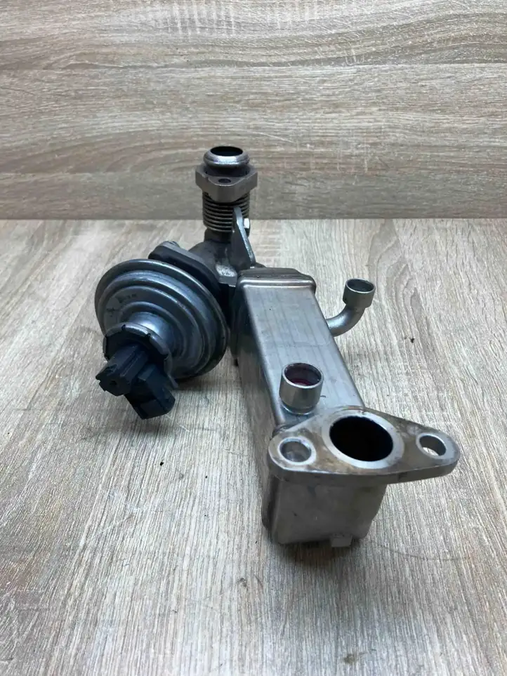 BMW 3 E90 E91 (2005 - 2012)  730065304 Охладитель EGR
