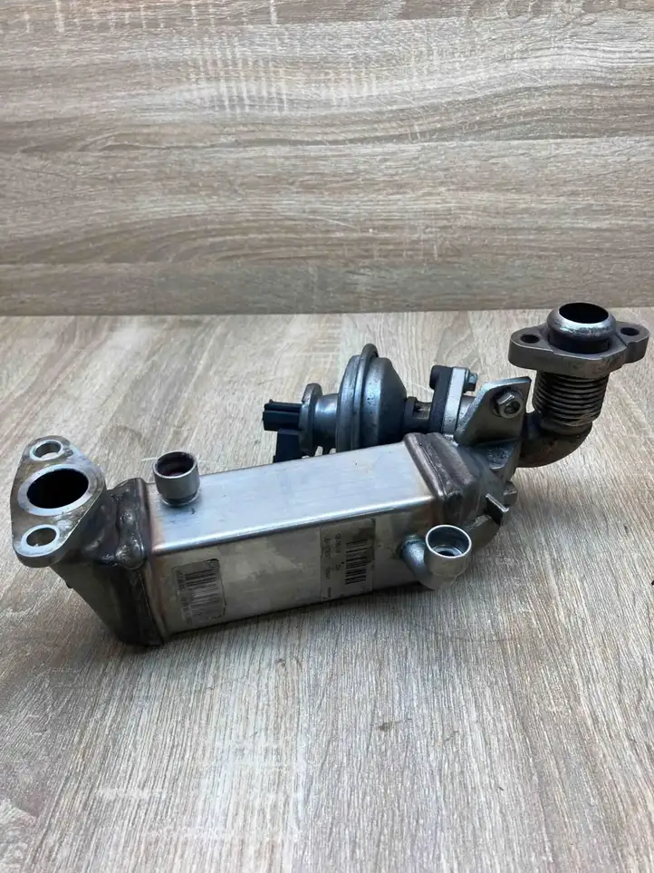 BMW 3 E90 E91 (2005 - 2012)  730065304 Охладитель EGR