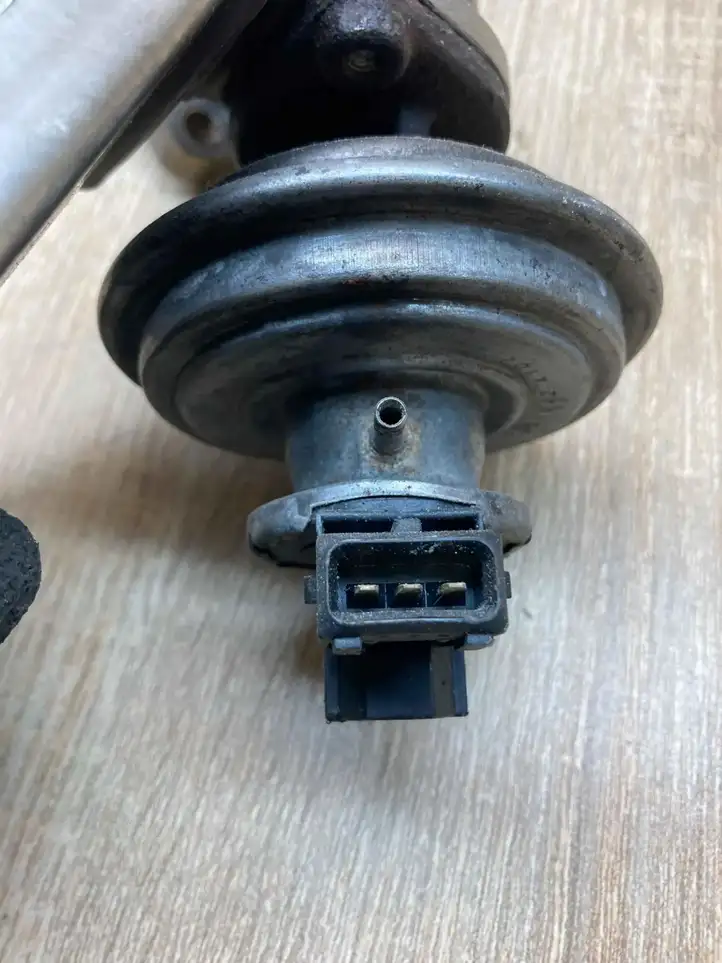 BMW 3 E90 E91 (2005 - 2012)  730065304 Охладитель EGR