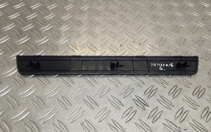 Toyota Prius+ (ZVW40) (2011 - 2018) 6791547050 Внутренняя отделка заднего порога — фото 2