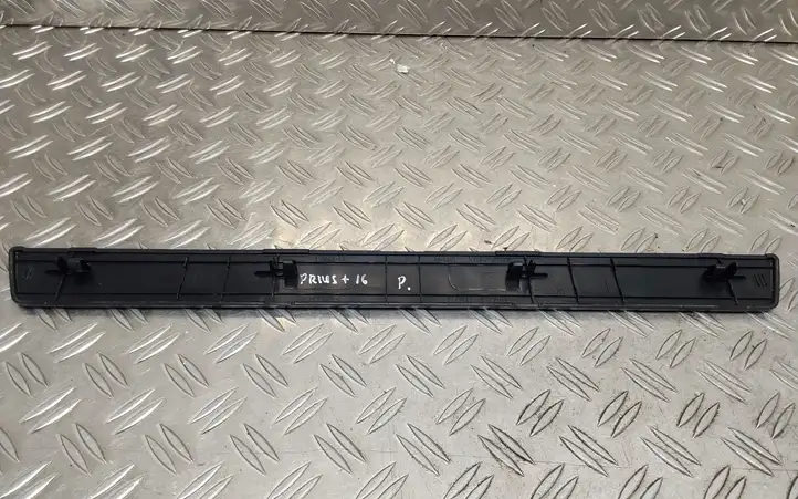 Toyota Prius+ (ZVW40) (2011 - 2018) 6791147050 Внутренняя отделка переднего порога — фото 2