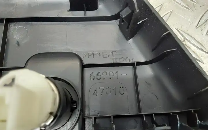 Toyota Prius+ (ZVW40) (2011 - 2018) 6699147010 Прочая отделка багажника — фото 4