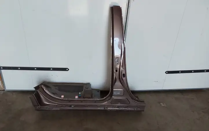 Toyota Prius+ (ZVW40) (2011 - 2018) Средняя стойка кузова (B) — фото 1