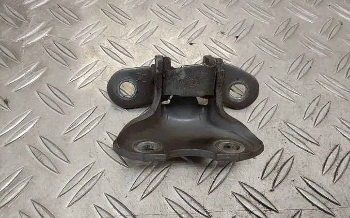 Toyota Prius+ (ZVW40) (2011 - 2018)   Нижняя петля передней двери