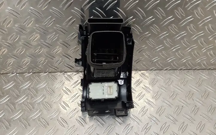 Toyota Prius+ (ZVW40) (2011 - 2018) 5566147120 Боковой воздушный дефлектор — фото 4