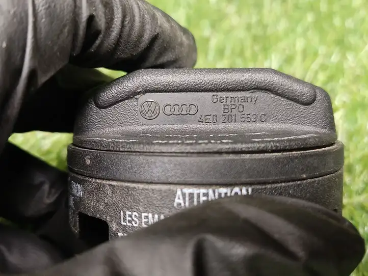 Audi A8 S8 D3 4E (2007 - 2010) 4E0201553C Крышка топливного бака — фото 2