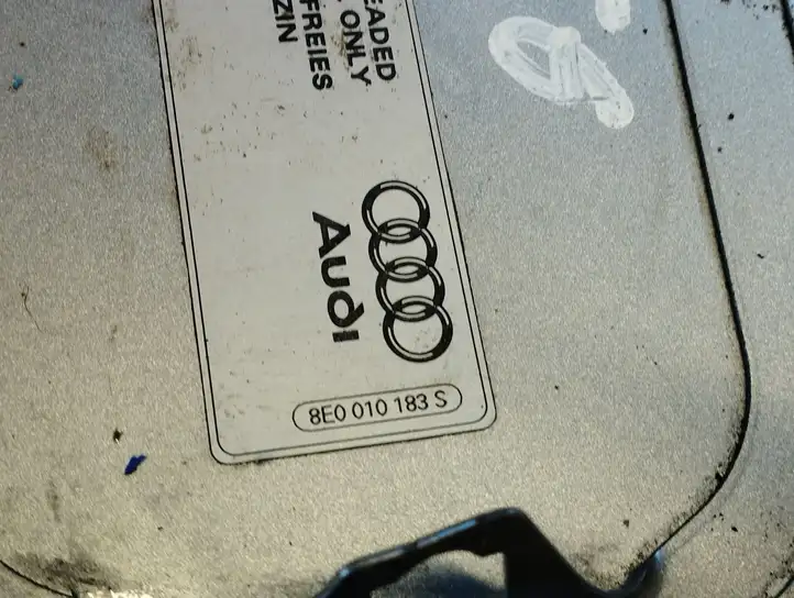 Audi A4 S4 B6 8E 8H (2000 - 2006) 8E0010183S Крышка топливного бака — фото 2