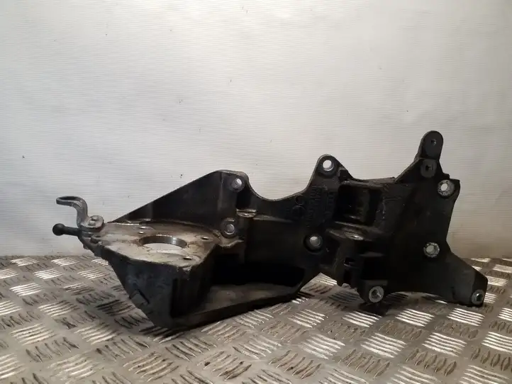 Volkswagen PASSAT CC (2012 - 2017) 03L903143D Кронштейн топливного насоса — фото 1