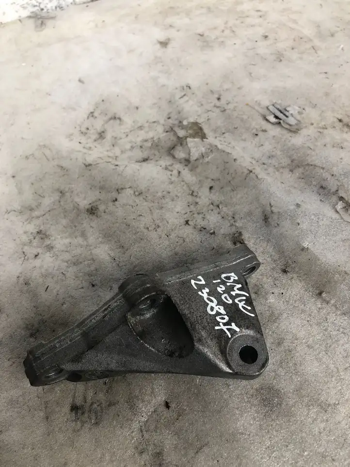 BMW 1 F20 F21 (2011 - 2019) 20016314 Кронштейн топливного насоса — фото 1