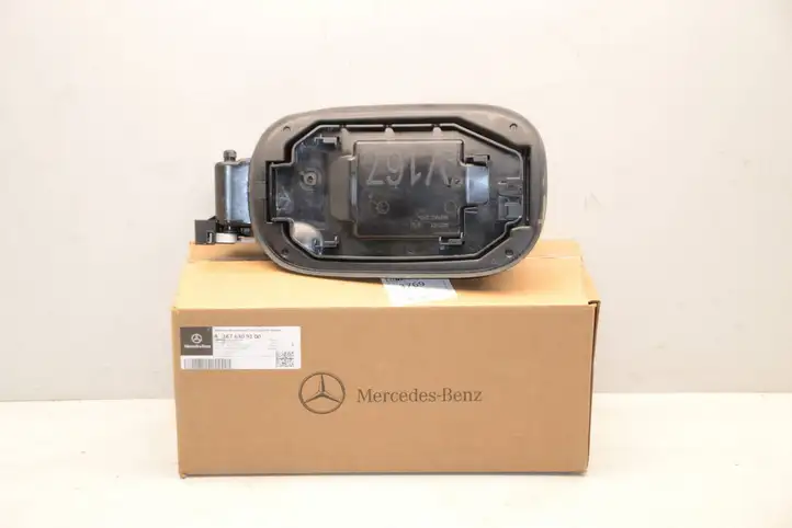 Mercedes-Benz GLE W167 (2019 - ) A1676309100 Отделка лючка топливного бака — фото 1