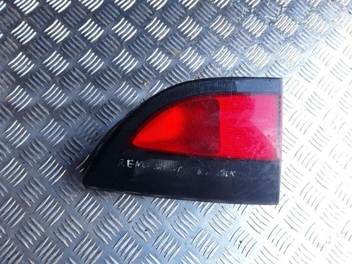 Renault Megane I (1995 - 2002)  7700838532 Задний фонарь в крышке багажника