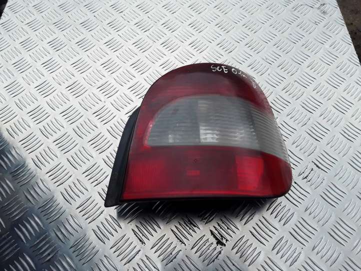 Renault Scenic I (1996 - 2003)  7700428055 Задний фонарь в кузове