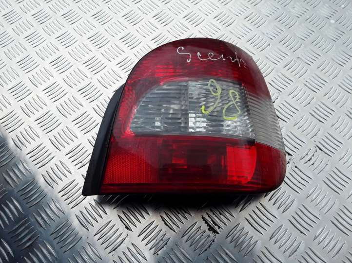 Renault Scenic I (1996 - 2003)  7700428055 Задний фонарь в кузове