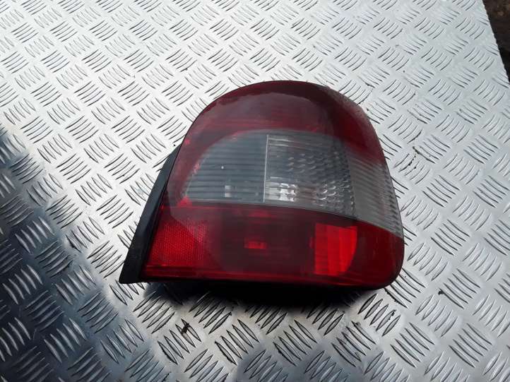 Renault Scenic I (1996 - 2003)  7700428055 Задний фонарь в кузове