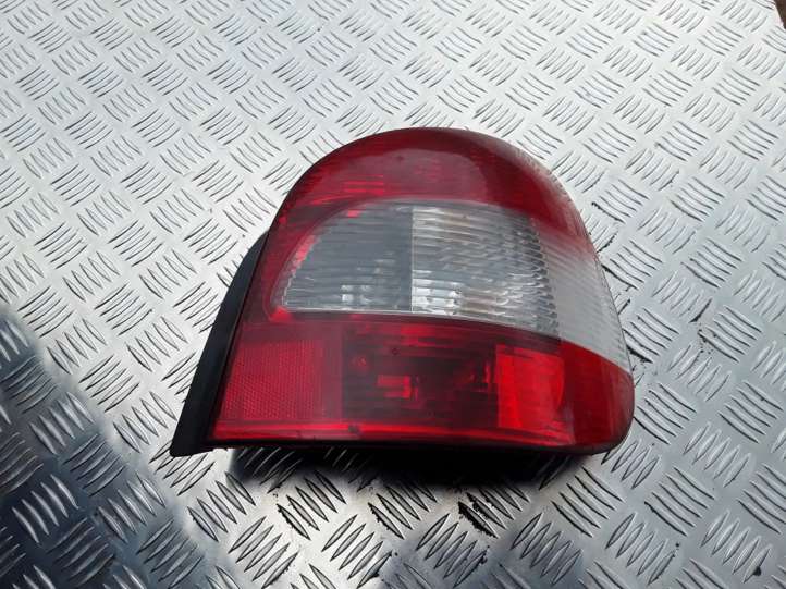 Renault Scenic I (1996 - 2003)  7700428055 Задний фонарь в кузове