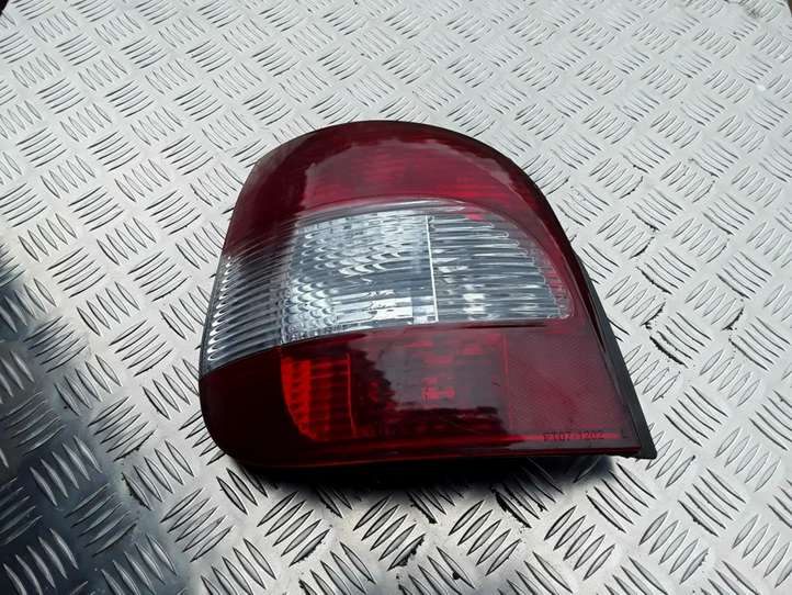 Renault Scenic I (1996 - 2003)  7700428054 Задний фонарь в кузове