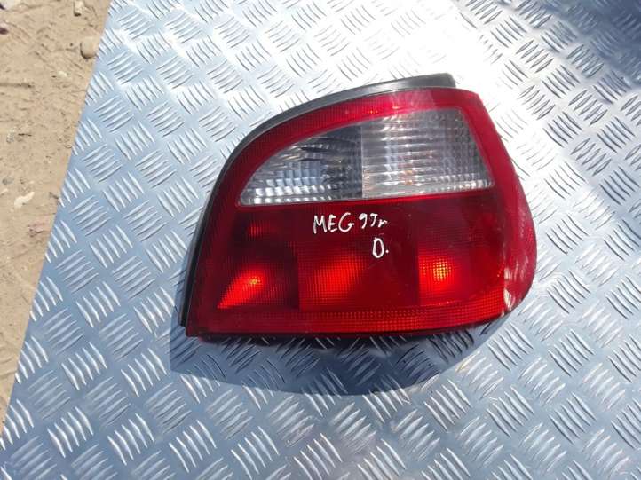 Renault Megane I (1995 - 2002)  7700428321 Задний фонарь в кузове