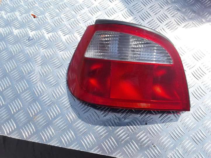 Renault Megane I (1995 - 2002)  7700428320 Задний фонарь в кузове