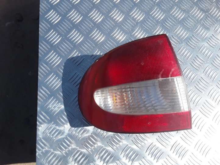 Renault Megane I (1995 - 2002)  7700428059 Задний фонарь в кузове