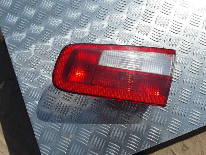 Renault Laguna (2001 - 2005)  8200002476 Задний фонарь в крышке багажника