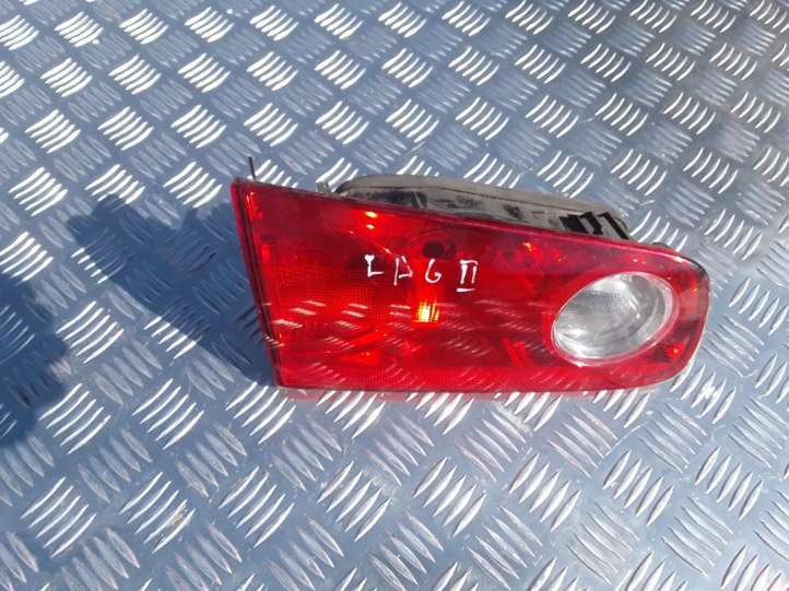 Renault Laguna (2001 - 2005)   Задний фонарь в крышке багажника