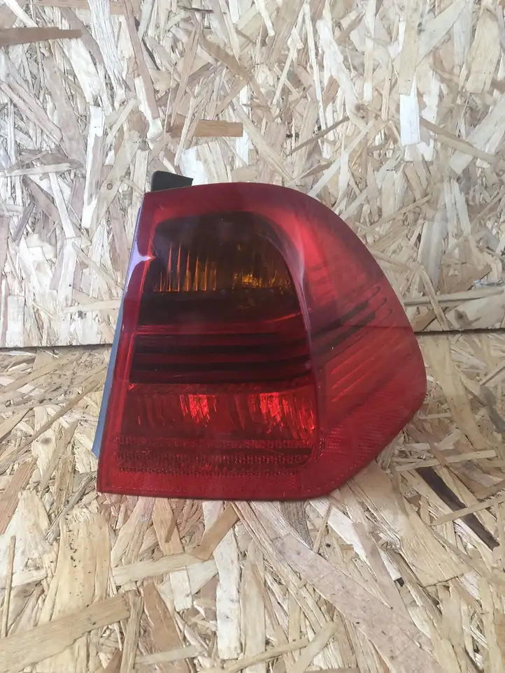 BMW 3 E90 E91 (2005 - 2012) 716006225 Задний фонарь в кузове — фото 1