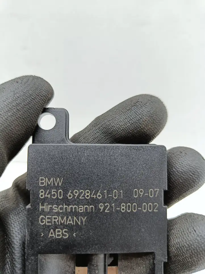 BMW 3 E90 E91 (2005 - 2012)  6928461 Усилитель антенны
