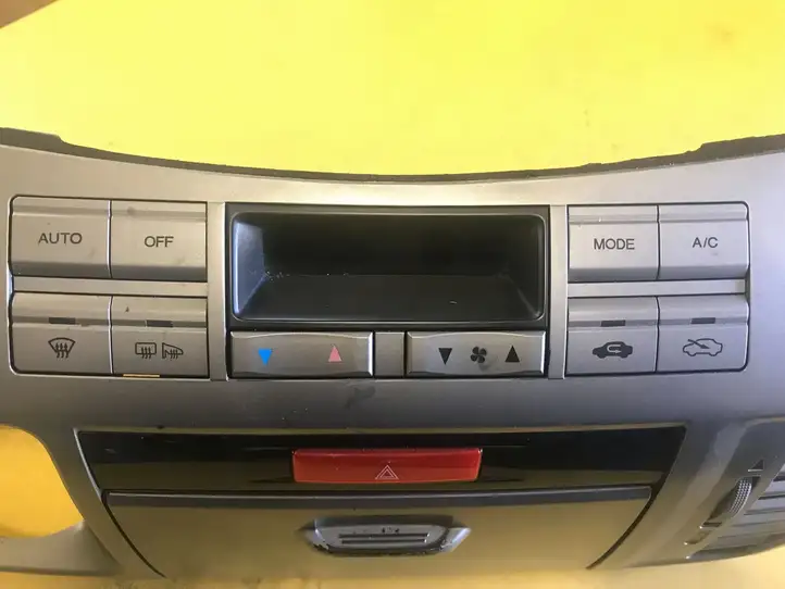 Honda FR-V (2004 - 2009) Кнопка кондиционера — фото 1