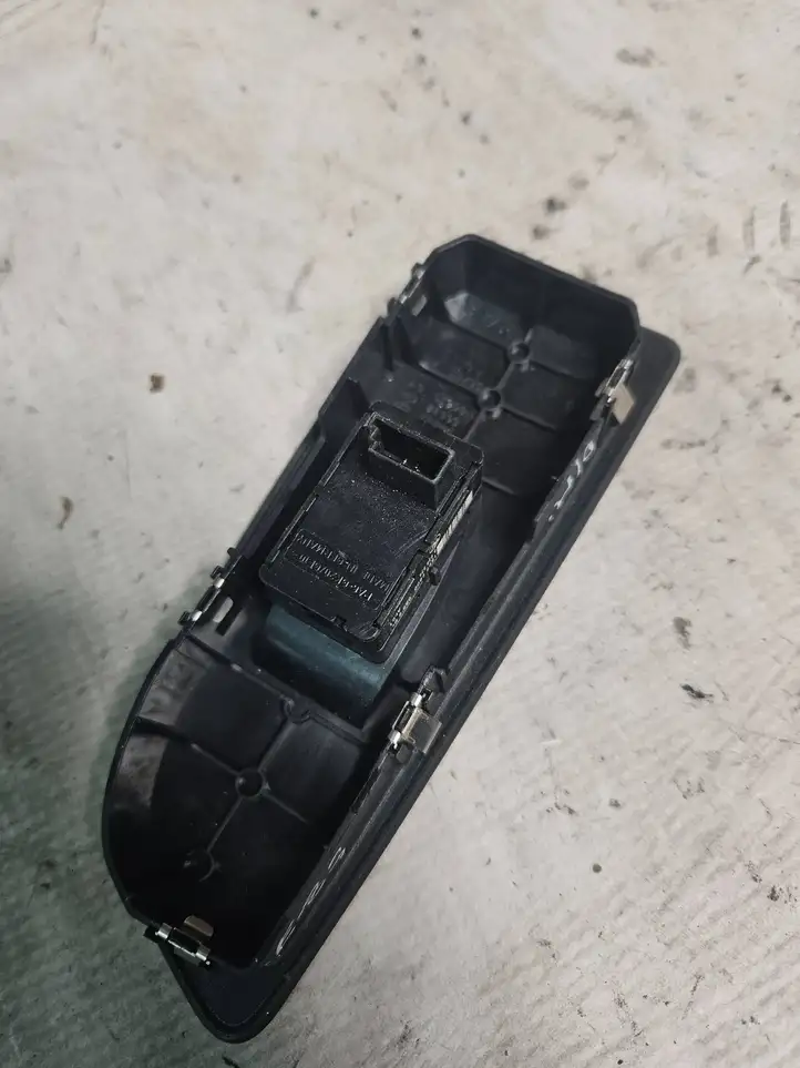BMW 1 E81 E87 (2004 - 2011) 6935534 Кнопка стеклоподъемников — фото 2