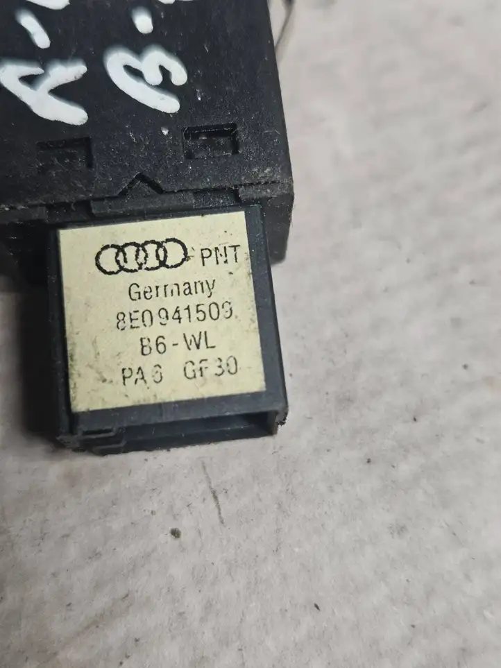 Audi A4 S4 B6 8E 8H (2000 - 2006) 8E0941509 Включатель аварийных фонарей — фото 3
