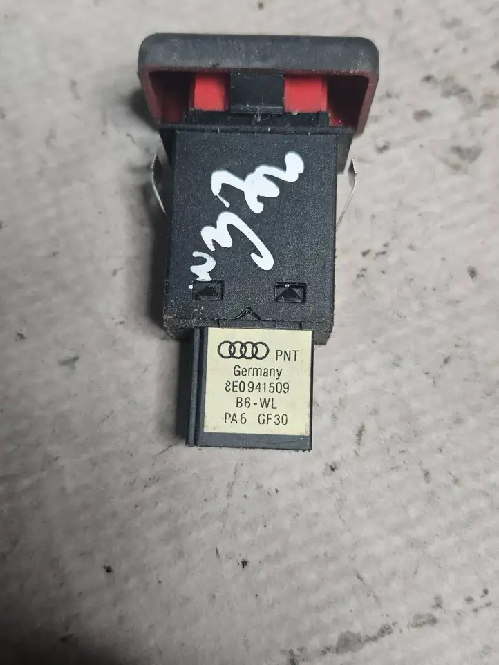 Audi A4 S4 B6 8E 8H (2000 - 2006) 8E0941509 Включатель аварийных фонарей — фото 1
