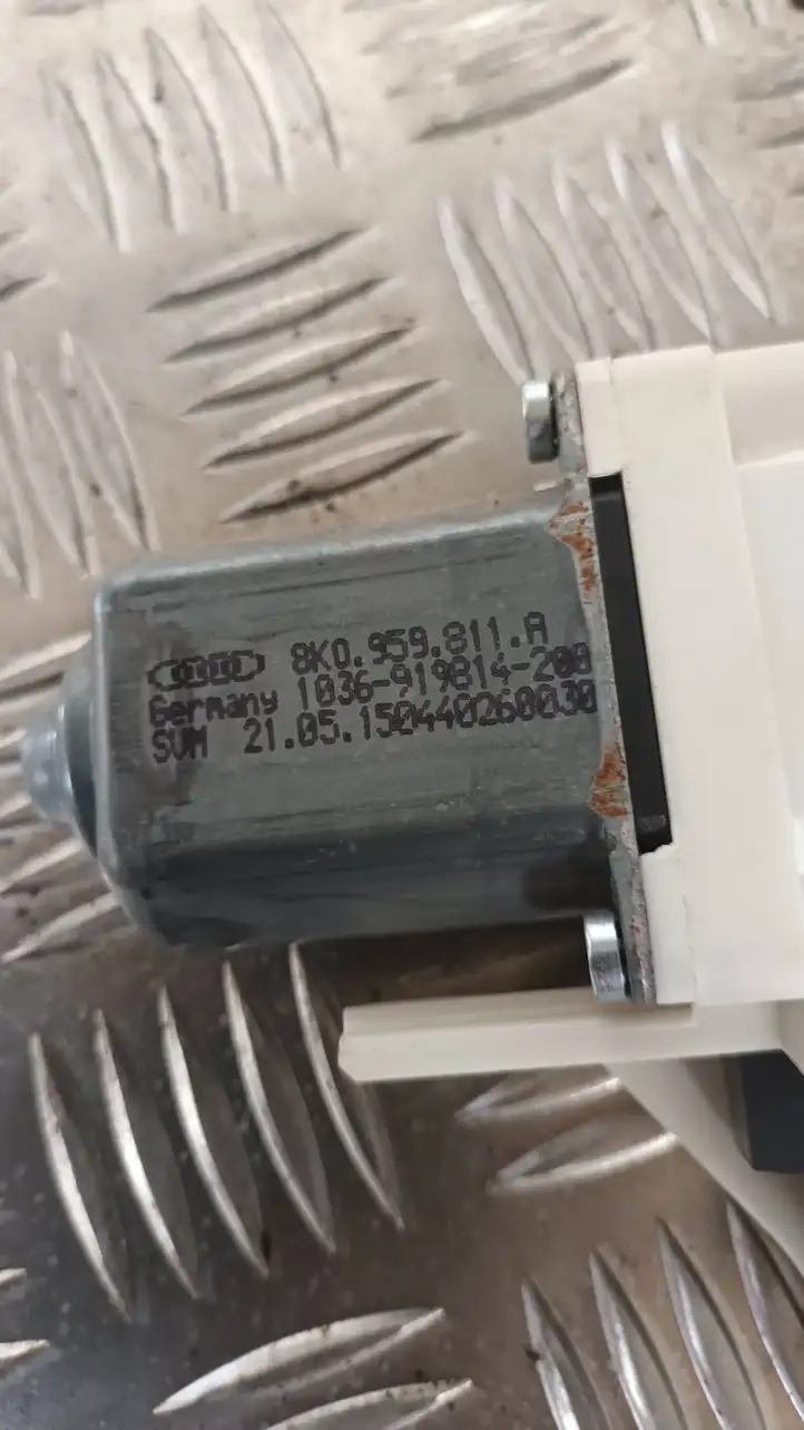 Audi Q5 (2012 - 2017)  8K0959811A Механизм подъема окон задней двери