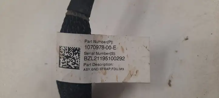 Tesla Model 3 (2017 - 2023)  107097800E Другой проводник