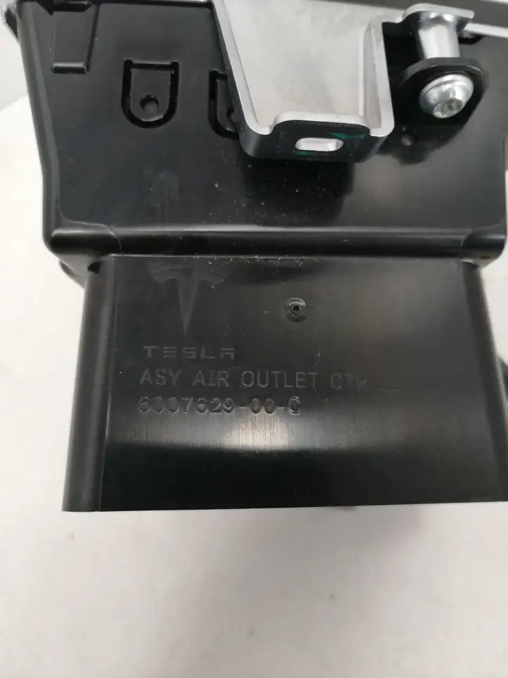 Tesla Model X (2015 - 2021) 600762900C Боковой воздушный дефлектор — фото 3