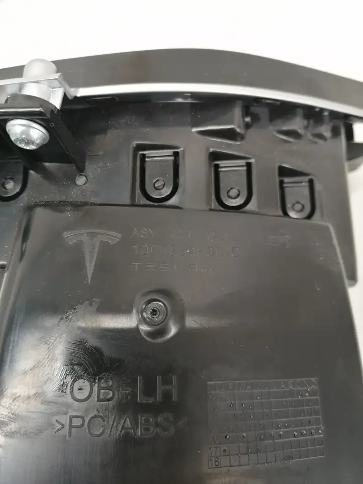 Tesla Model X (2015 - 2021) 100783400C Боковой воздушный дефлектор — фото 4