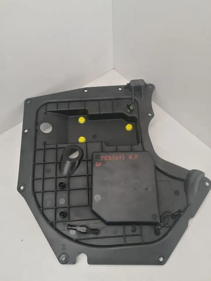 Tesla Model X (2015 - 2021) 111167100A Прочая отделка передней двери — фото 1
