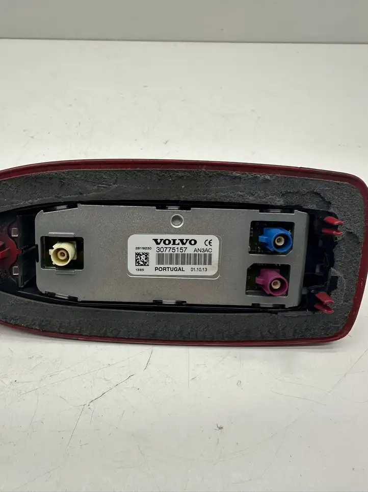 Volvo XC60 (2013 - 2017) 30775157 GPS антенна — фото 4