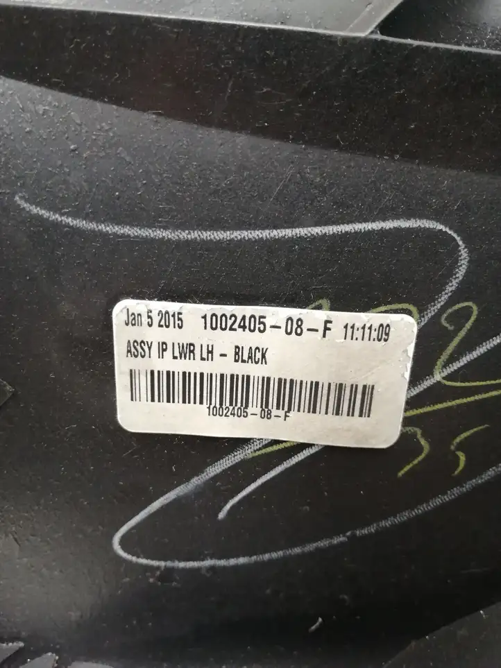 Tesla Model S (2012 - 2016) 100240508F Нижняя отделка панели приборов — фото 6