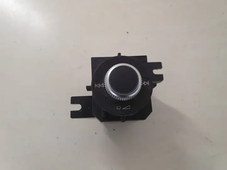 Audi Q2 - (2021 - )  81C919616A Включатель регулировки звука